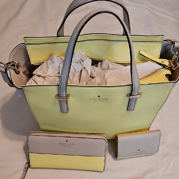 kate spade Handbags - Kate Spade Lemon and Gray Tote Set